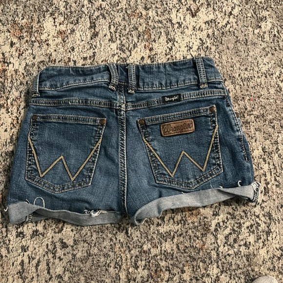 Wrangler shorts - Picture 2 of 6